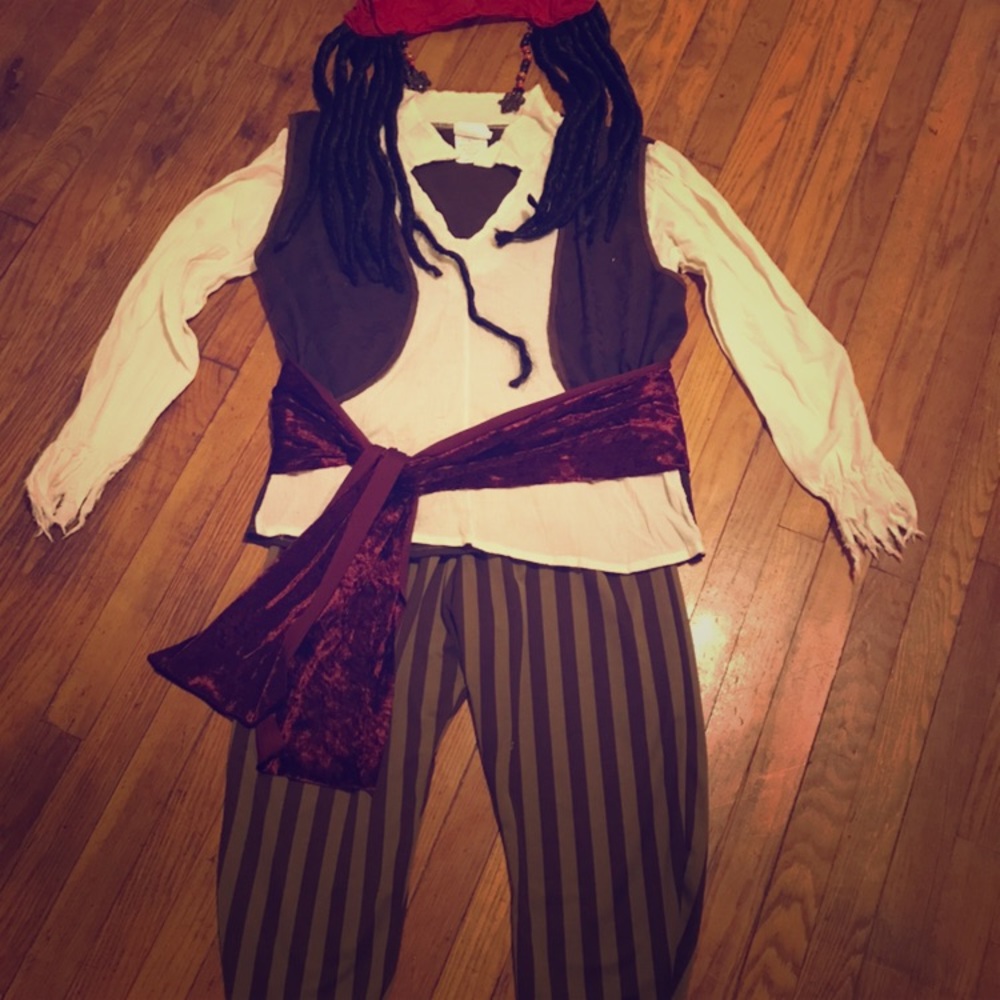 Men’s Pirate Halloween Costume